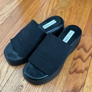 Steve Madden Slinky30 Black Sandal